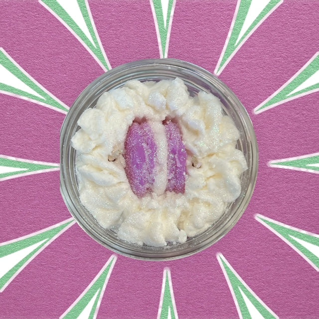 Almon Macaron whipped cream candle